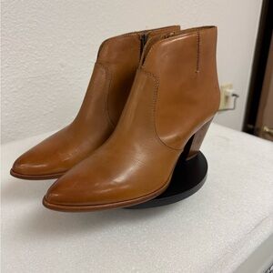 Frye JENNIFER ankle booties in cognac size 11
